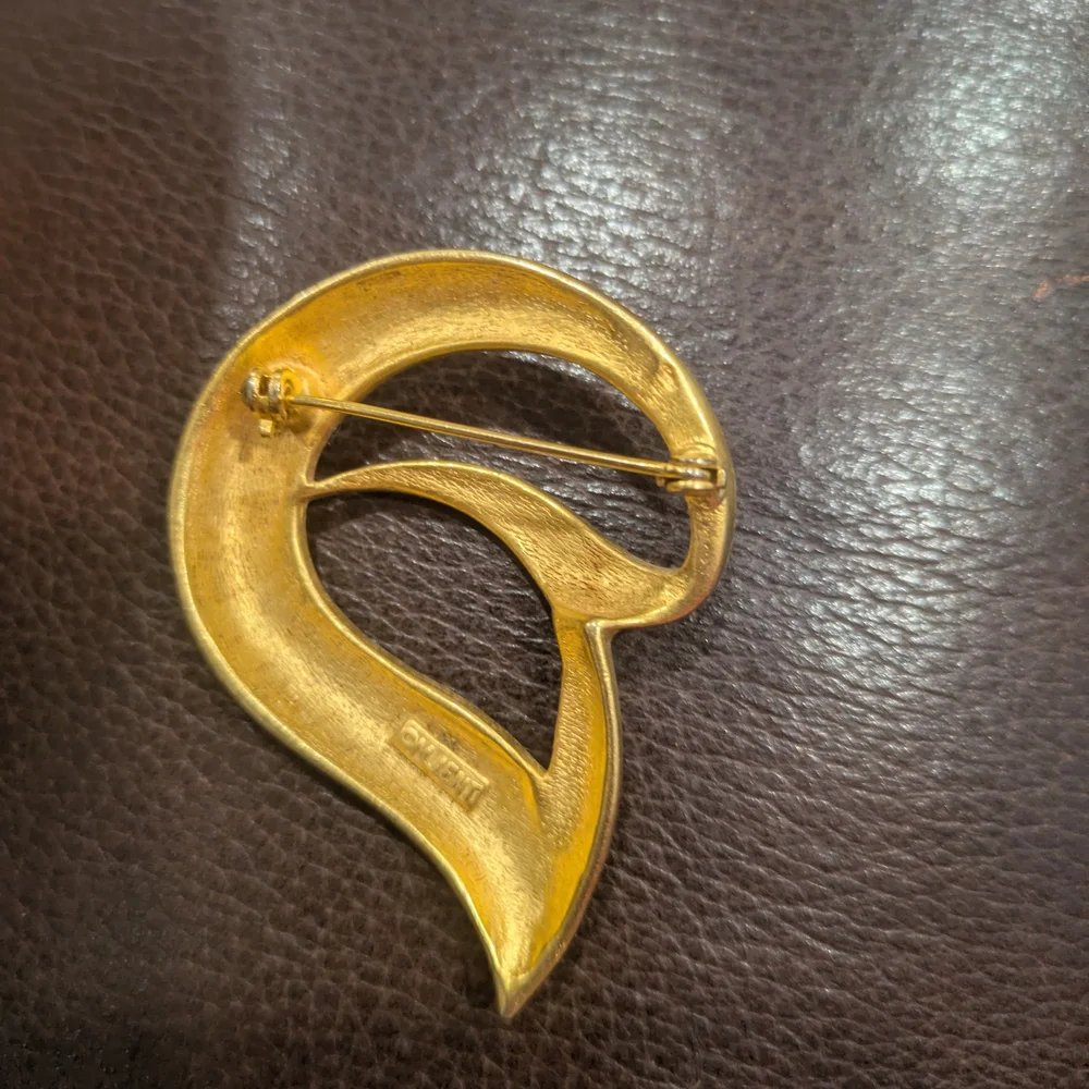 Elegant Gold Tone Brooch Vintage 1980 s